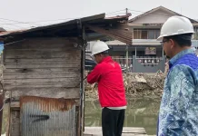 Jaga Kebersihan Sungai, Wali Kota Banjarmasin Bongkar Jamban Apung