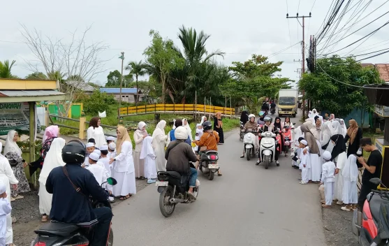 MI AL JIHAD SEMANDA MENGAJARKAN BERBAGI sejak DINI