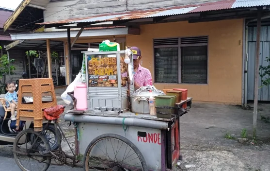 Pasang Surut Berdagang, Cerita Joko Penjual Pentol