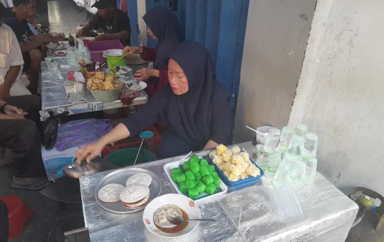 Kue Serabi Jajanan Legendaris Banyak Diminati Pembeli
