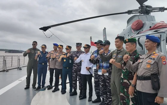 KRI Teluk Kupang Sandar di Banjarmasin, Warga Diajak Naik dan Bisa Lihat Helikopter