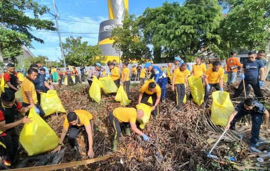 Dukung Program ASRI Kapolda Kalsel Pimpin Bakti Kebersihan di Sungai Martapura