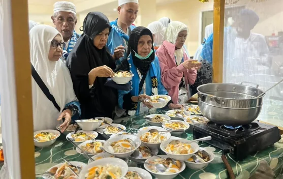 Soto Banjar Sambut Kepulangan Jamaah Haji di Asrama Haji Banjarmasin