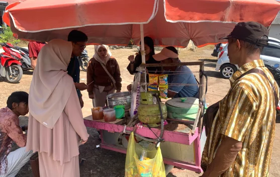Es Cendol dan Pentol Keliling Ala Susana