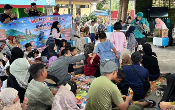 Mendongeng di Taman Jahri Saleh Bikin Orang Tua Terkesan