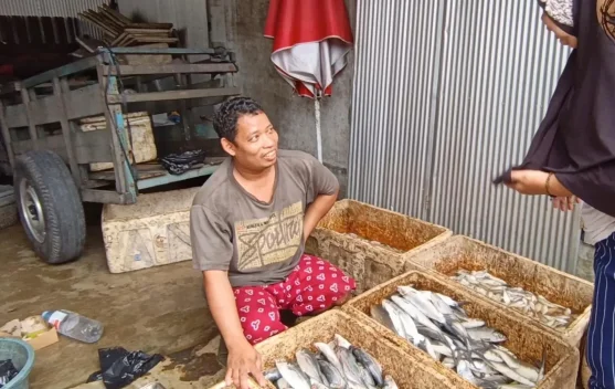 Daya Beli Masyarakat Turun, Pedagang Ikan Pasar Lama Keluhkan Sepinya Pembeli