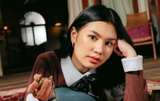 Vanessa Zee Rilis “Menjauh”, Lagu tentang Hubungan yang Merenggang