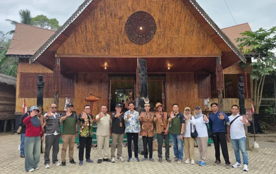 Nor Fajeri Hadiri Ritual Adat Mesiwah Pare Gumboh Dayak Deah