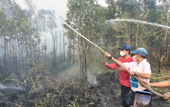 Wamenko Pangan Terjun Padamkan Karhutla di Liang Anggang Banjarbaru