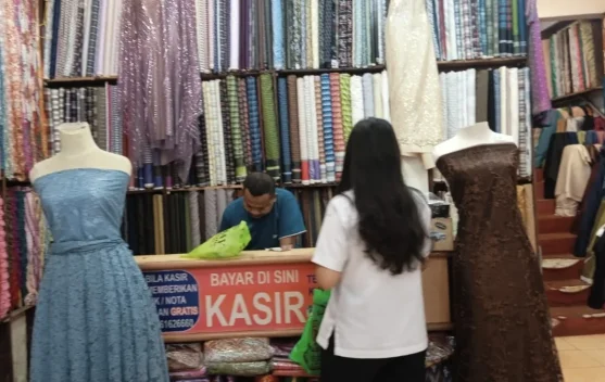 Kebutuhan Sandang Meningkat, Kain Polosan Banyak Dicari
