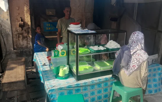 Pak Udin Penjual Wadai Banjar dengan aneka Pilihan.