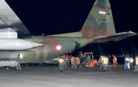 Hercules TNI AU Bawa Bantuan Presiden untuk Penanganan Karhutla di Kalsel