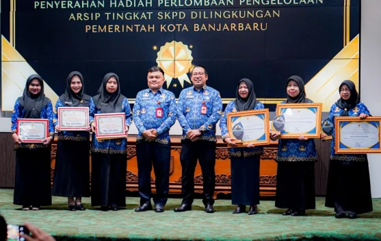 Penyerahan Hadiah Audit Kearsipan Internal dan Pengelola Arsip Banjarbaru 2026