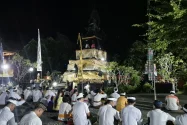 Puncak Hari Raya Galungan, Umat Hindu Padati Pura Agung Jagat Natha Banjarmasin