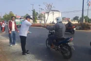 Kurangi Dampak Kabut Asap BPBD Kalsel Bagikan Ribuan Masker ke Masyarakat