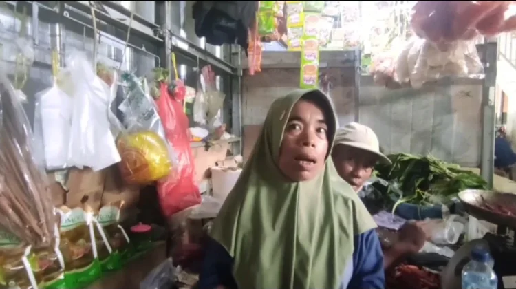 Pedagang Keluhkan Kelangkaan Minyakkita di Cilegon