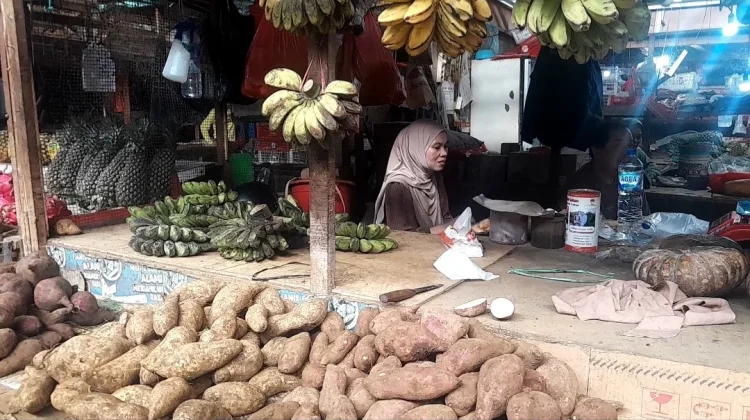 Permintaan Bahan Dasar Kolak di Pasar Cilegon Meningkat