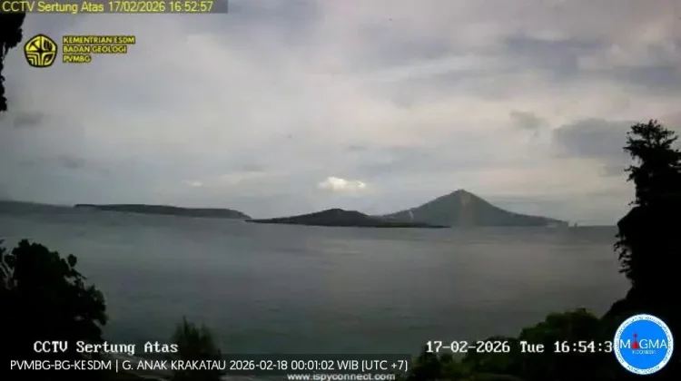 Anak Krakatau Berstatus Waspada, Warga Diminta Menjauh