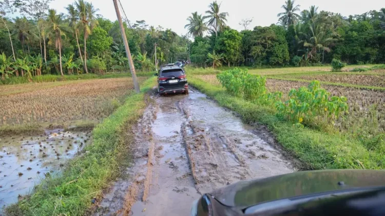 Jalan Desa di Lebak Masih Banyak yang Rusak