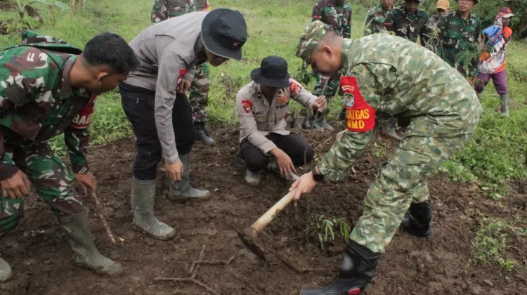 TMMD ke-127 Perkuat Infrastruktur Desa Sukamenak