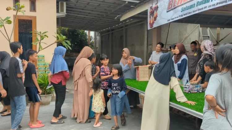 Antrean Senja, Berbagi dan Senyum di Kampung Rancasawah