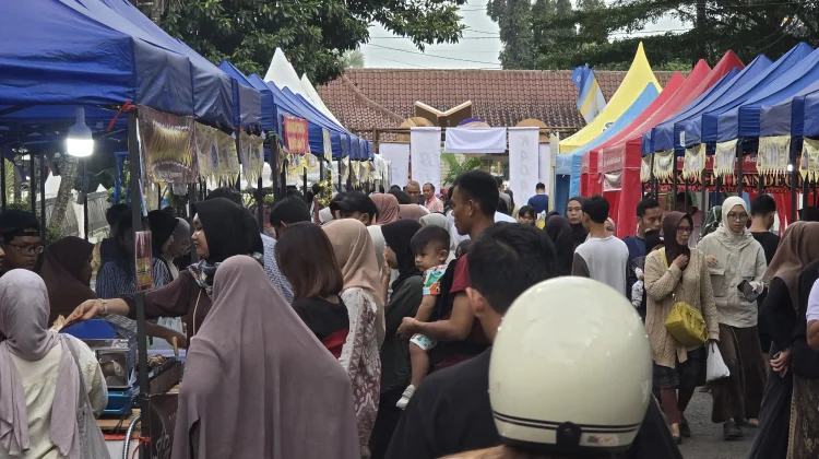 Hari Pertama, Bazar Ramadan Porwan Pandeglang Diserbu Warga