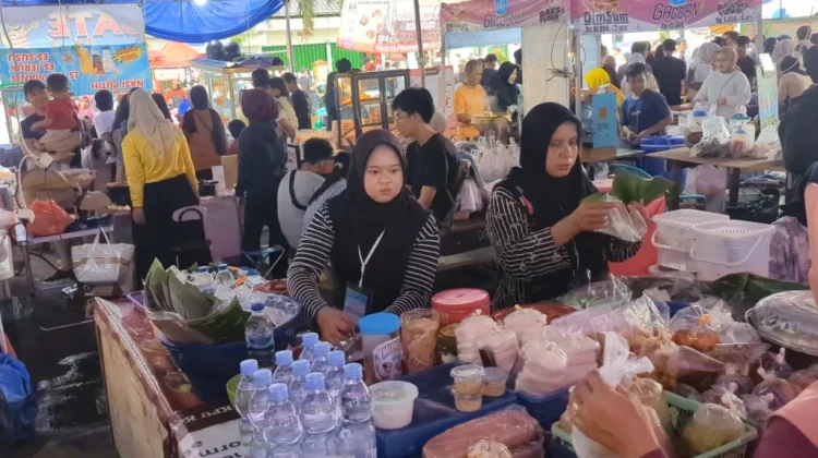 Bazar Ramadan di Masjid Ats-Tsauroh Diserbu Pemburu Takjil