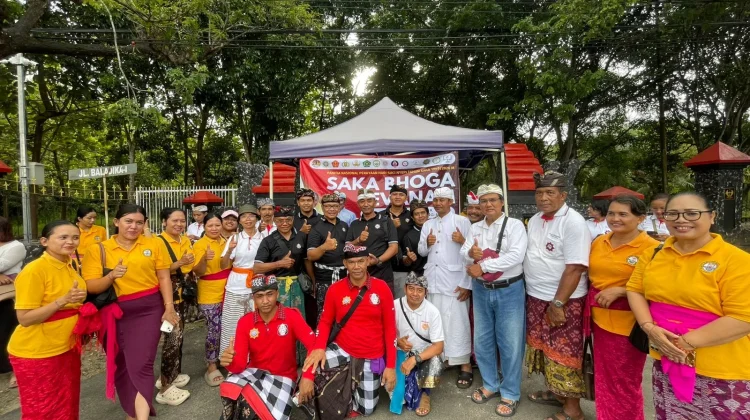 Umat Hindu Serang Cilegon Bagikan Ratusan Paket Takjil