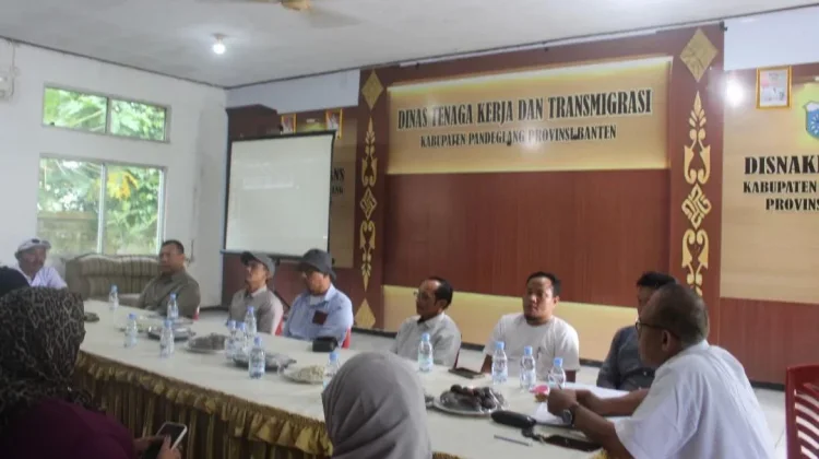 Disnakertrans Pandeglang Ingatkan Risiko Pekerja Migran Ilegal