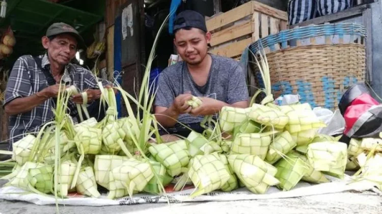 Tradisi Qunutan Hidupkan Kebersamaan Warga Lebak