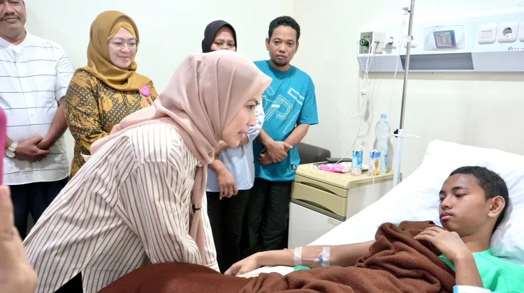 Bupati Serang Ratu Zakiyah Melayat Korban Rumah Ambrol di Ciruas