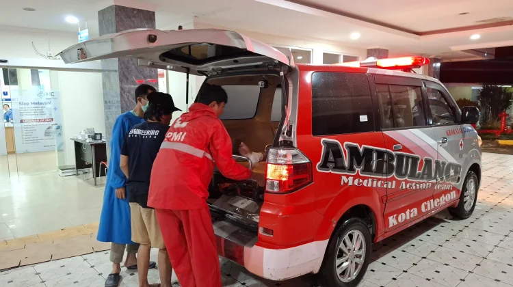 PMI Cilegon Bantu Evakuasi Warga Terdampak Banjir Metro Cilegon