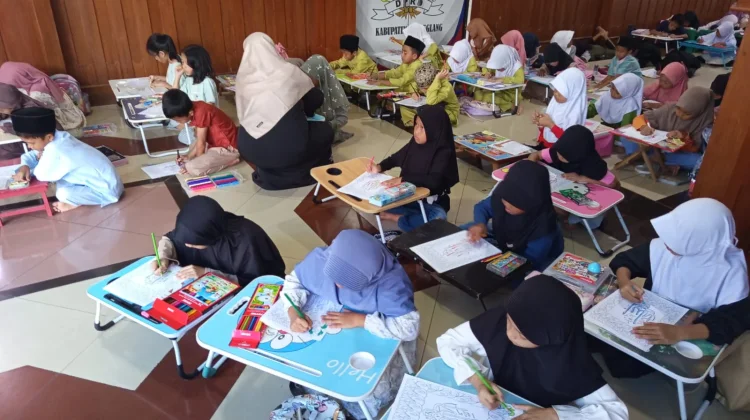 Ratusan Anak di Pandeglang Ikuti Lomba Mewarnai Kaligrafi
