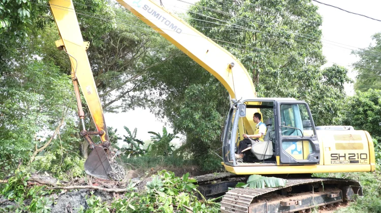 Pemkot Serang Kerahkan Alat Berat Tangani Banjir di Grand Sutera
