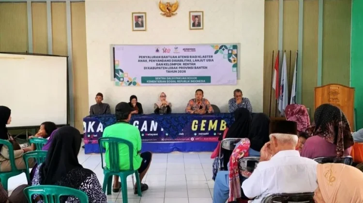 Dinsos Lebak Salurkan Bantuan ATENSI Kelompok Rentan