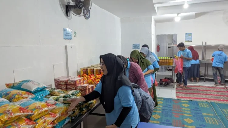 Jelang Lebaran, 52 Pekerja Dapur MBG Banjarsari 1 Terima THR dan Sembako