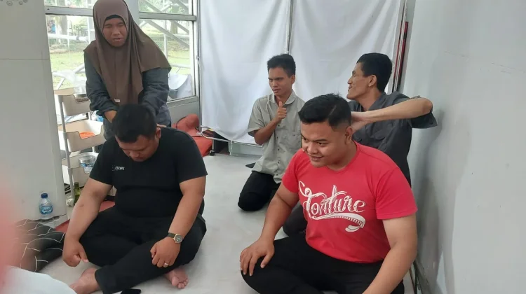 Penyandang Disabilitas Beri Layanan Pijat Gratis di Rest Area Tol Tangerang-Merak