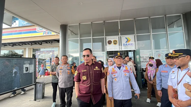 Pastikan Layanan Aman, Wali Kota Serang Tinjau Arus Mudik di Pakupatan