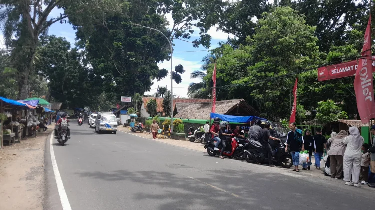 Bus Wisata dari Pandeglang Diarahkan Keluar Tol Cilegon Timur