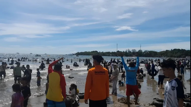 Ratusan Relawan Balawista Siaga di Pesisir Banten