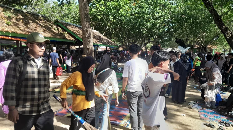 Asa dari Lembaran Tikar di Pesisir Carita