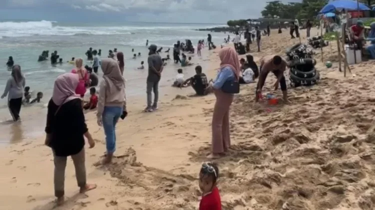 Lonjakan Wisatawan Pantai Banten Tembus 1 Juta Kunjungan
