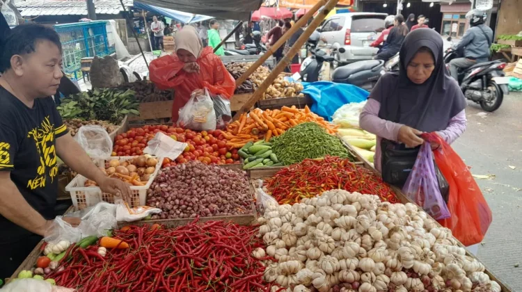 Pasokan Belum Stabil, Harga Bumbu Dapur di Pasar Badak Meroket