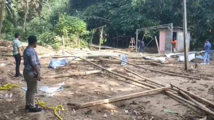 Polisi dan Warga Tertibkan Arena Sabung Ayam