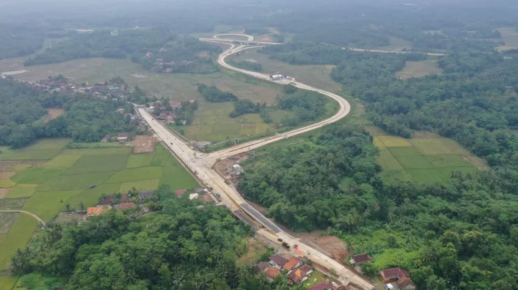 Menteri Transmigrasi Dorong Pengembangan Industri Baru di Kawasan Tol Serpan