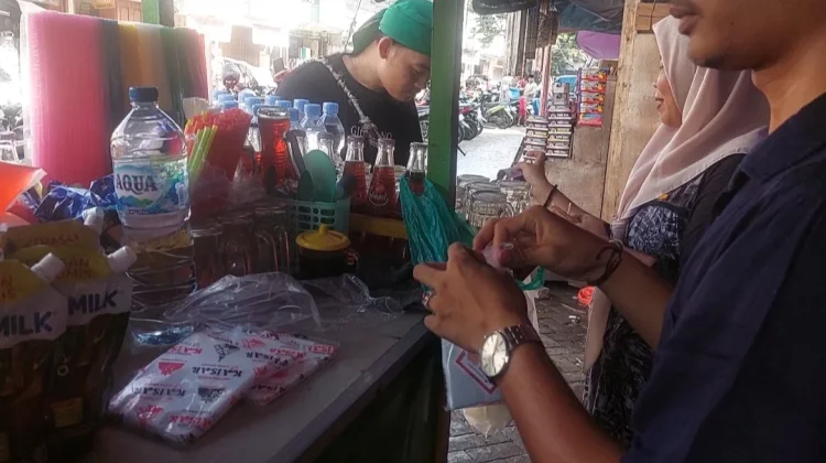 Harga Plastik Naik, Pedagang Menjerit