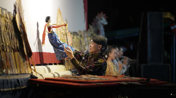 Wayang Tanamkan Karakter Tangguh Generasi Muda