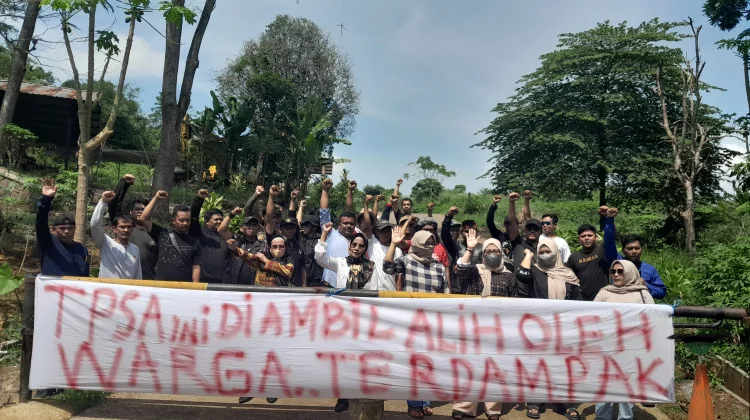 Tagih Janji Bupati, Warga Blokir Akses TPSA Bangkonol