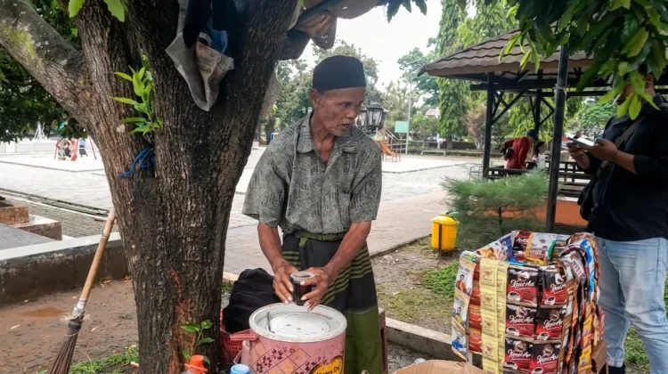 Kenaikan Harga Plastik Bebani Pedagang Kecil Pandeglang