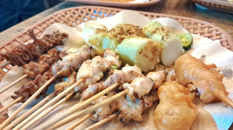 Langsung Dibakar atau Direbus? Begini Pembuatan Sate Taichan